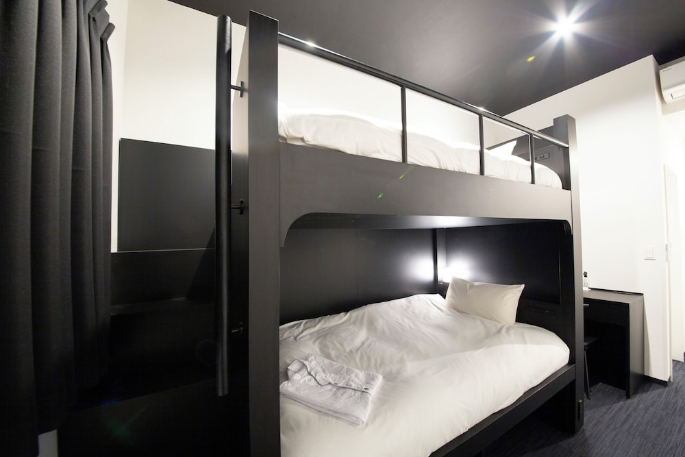 ROOM, TWIN BEDS, BUNK BED