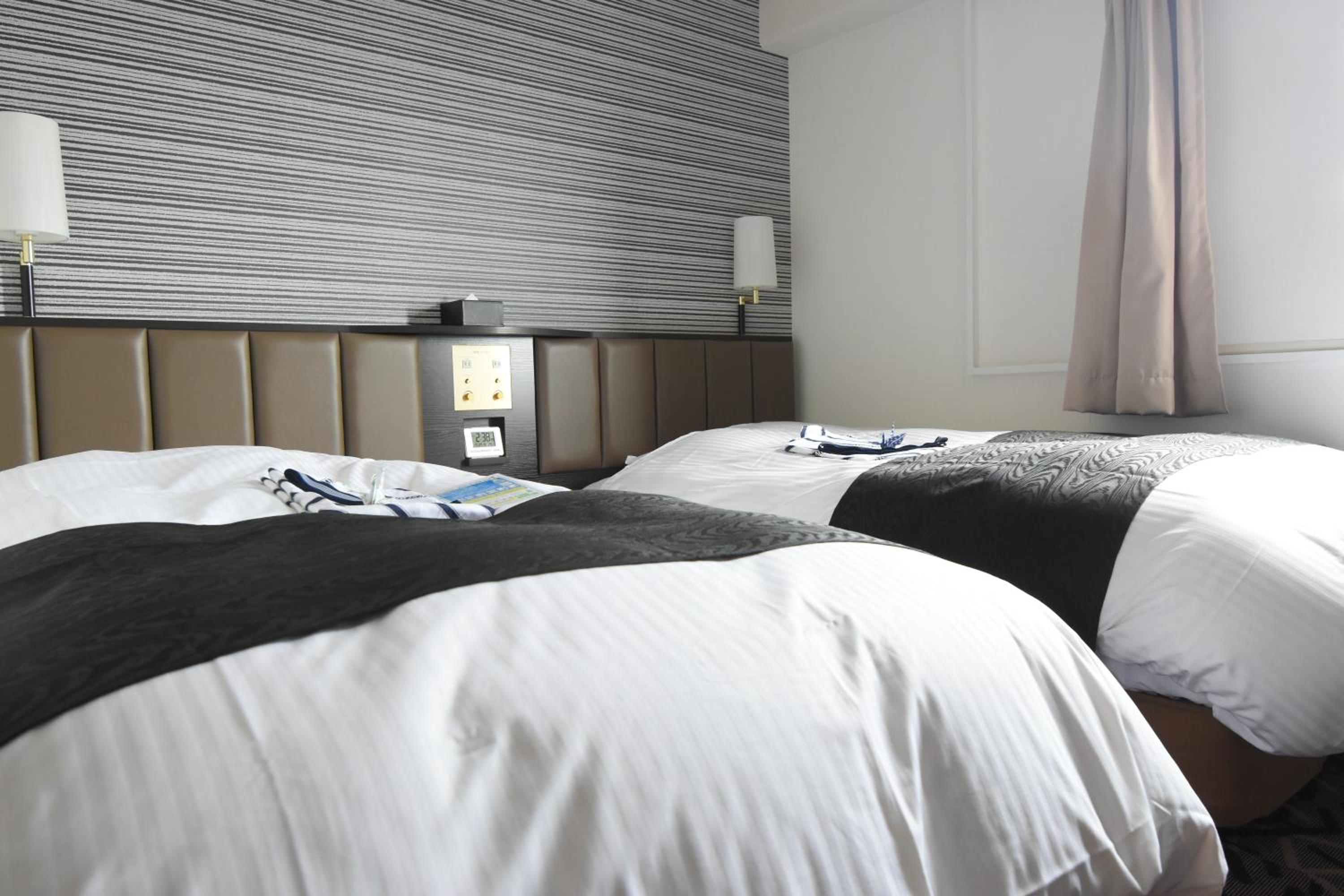 Room, Twin Beds