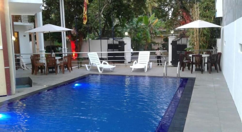 Mahakumara White House Hotel 2/19