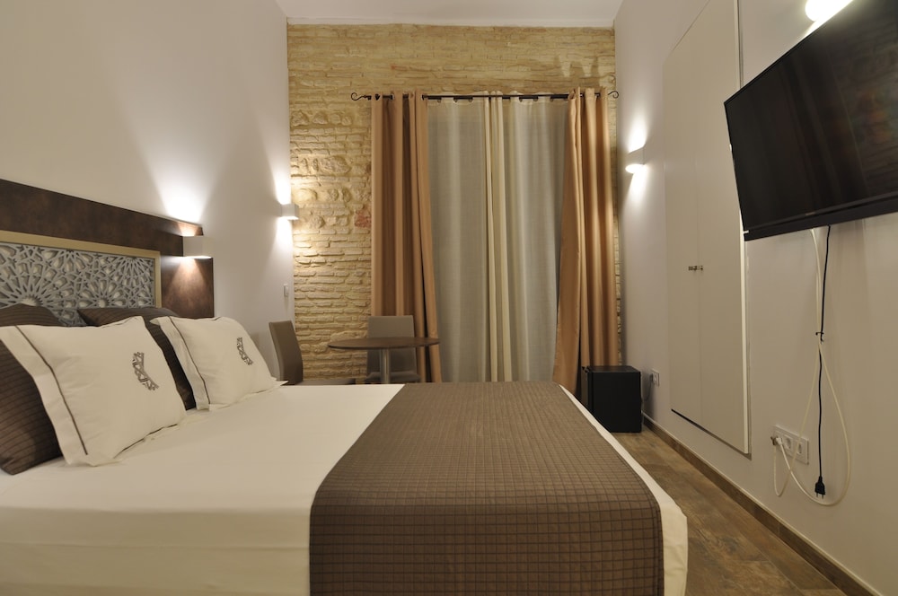 STANDARD, DOUBLE OR TWIN BED