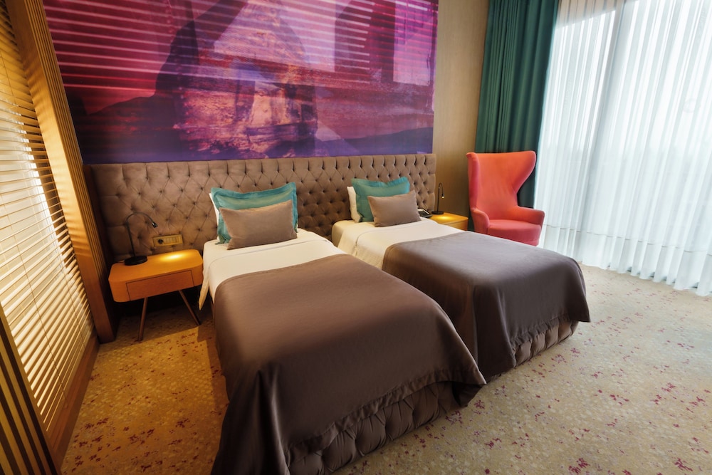 DELUXE, TWIN BEDS