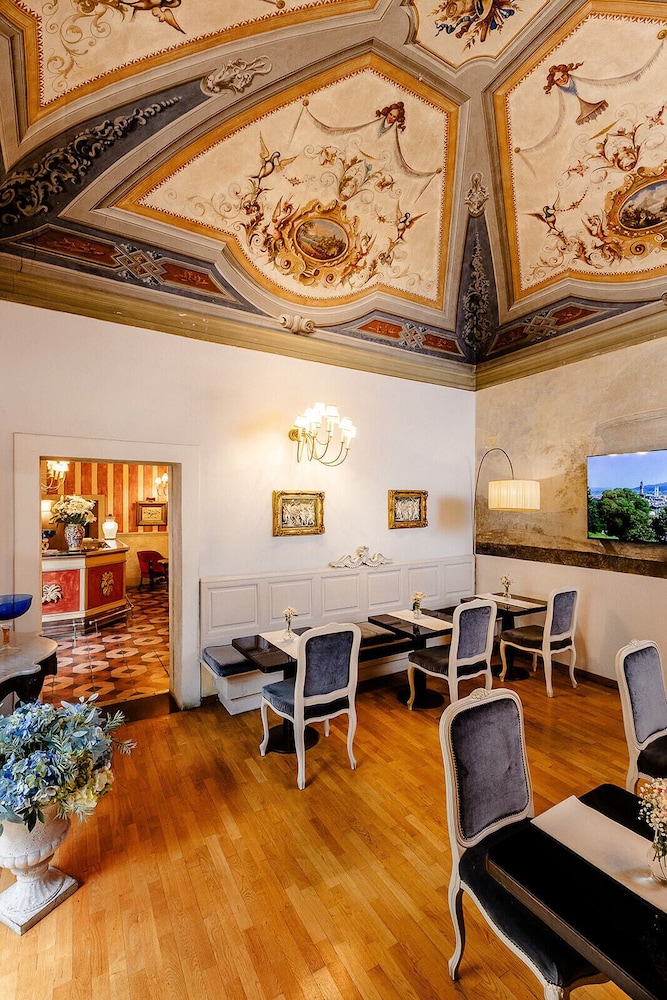 Palazzo Dal Borgo 42/58