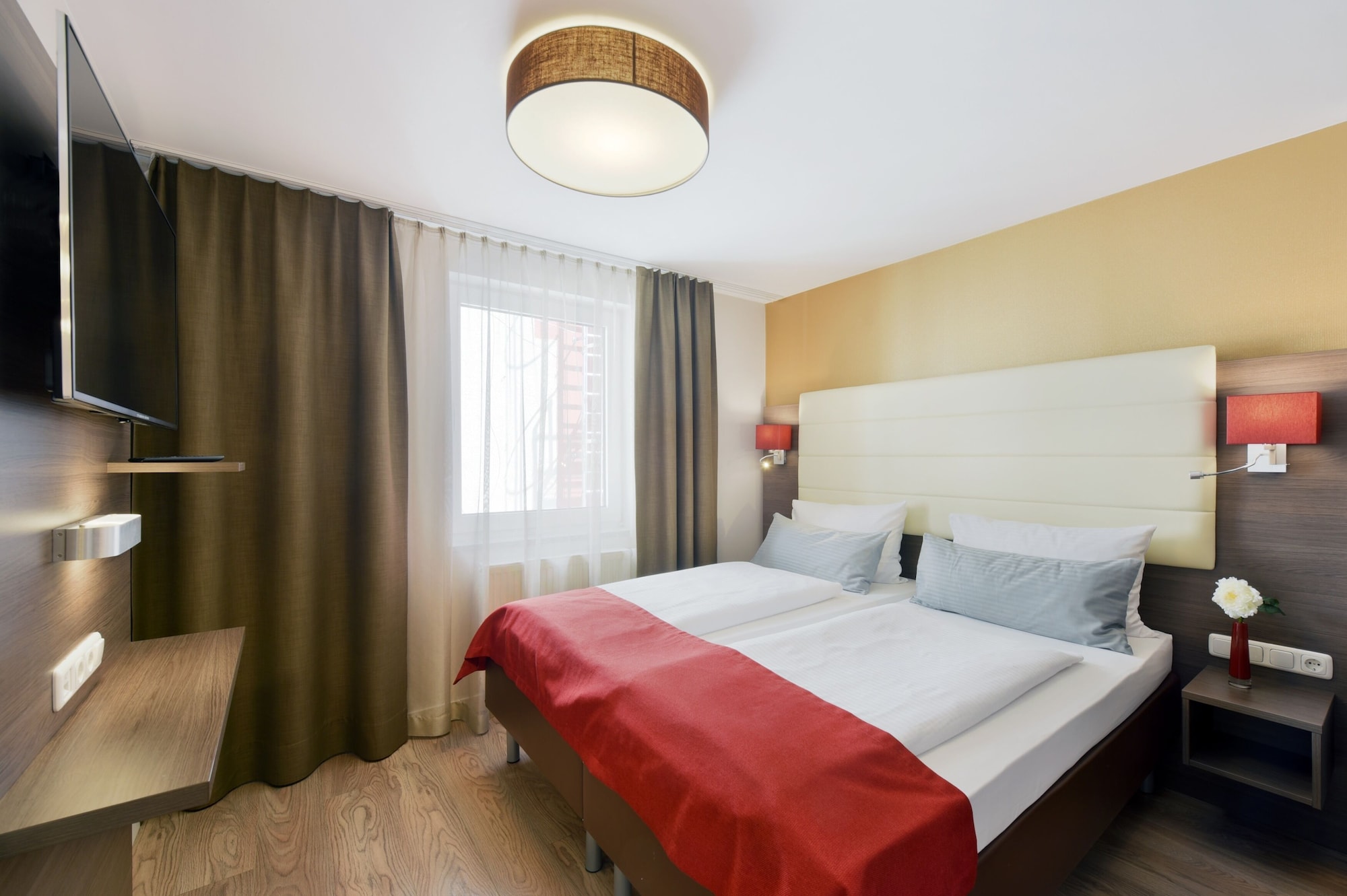 3 BEDROOMS, 4 ROOMS, APARTMENT, LIVING AREA