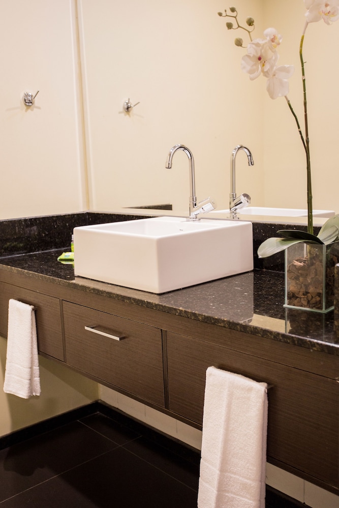 San Diego Suites Taubate 56/64