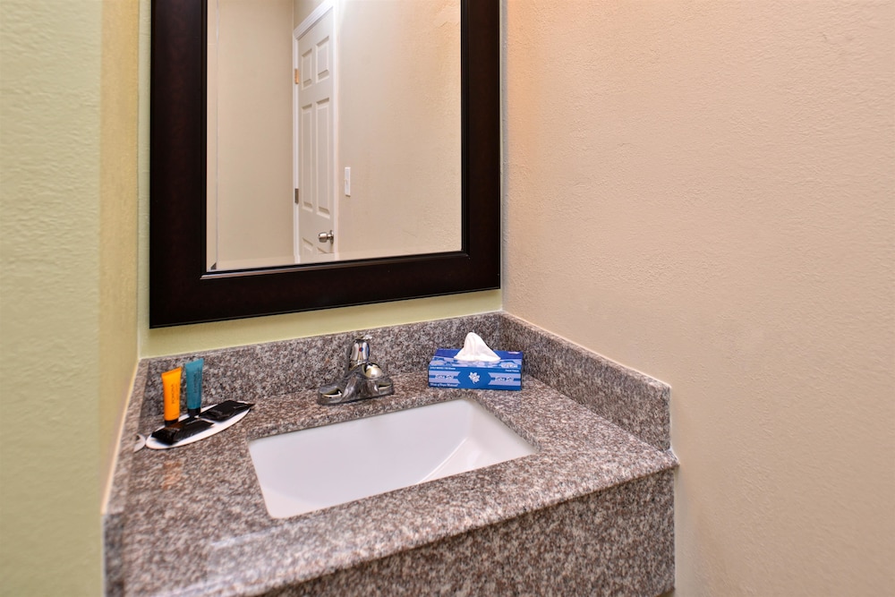 Americas Best Value Inn Memphis Airport 13/37