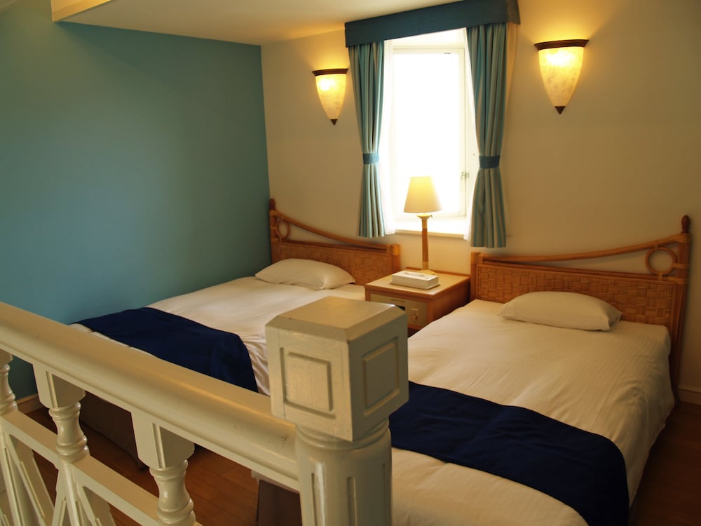 MAISONETTE, PALM, COTTAGE