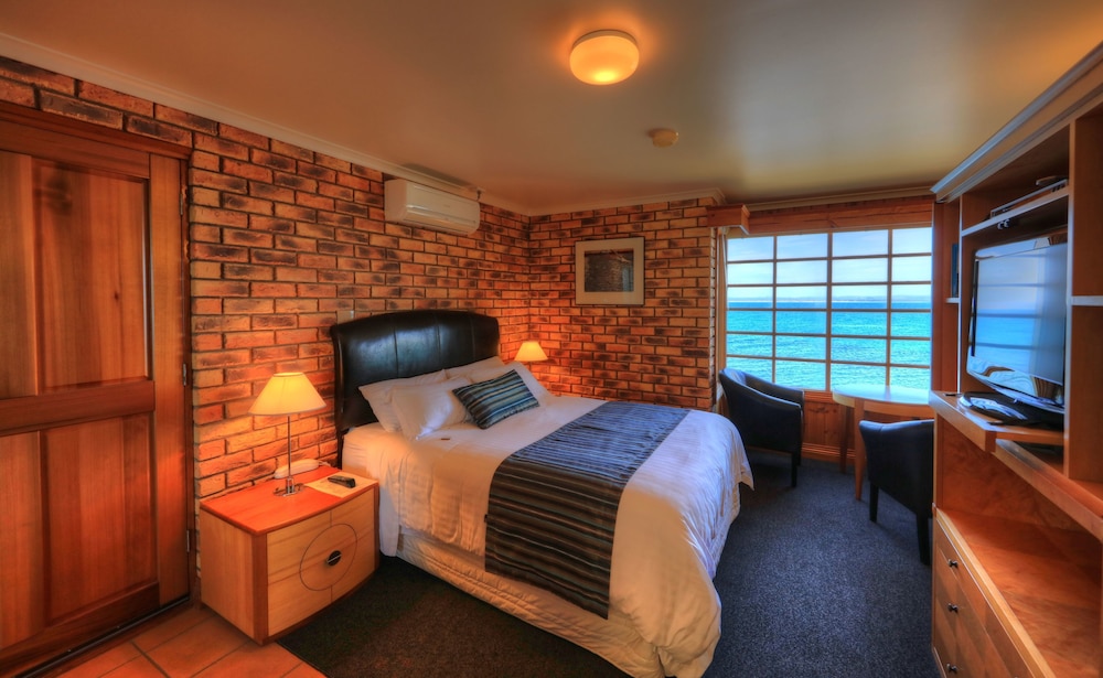 STANLEY VILLAGE WATERFRONT ACCOMMODATION 29/70