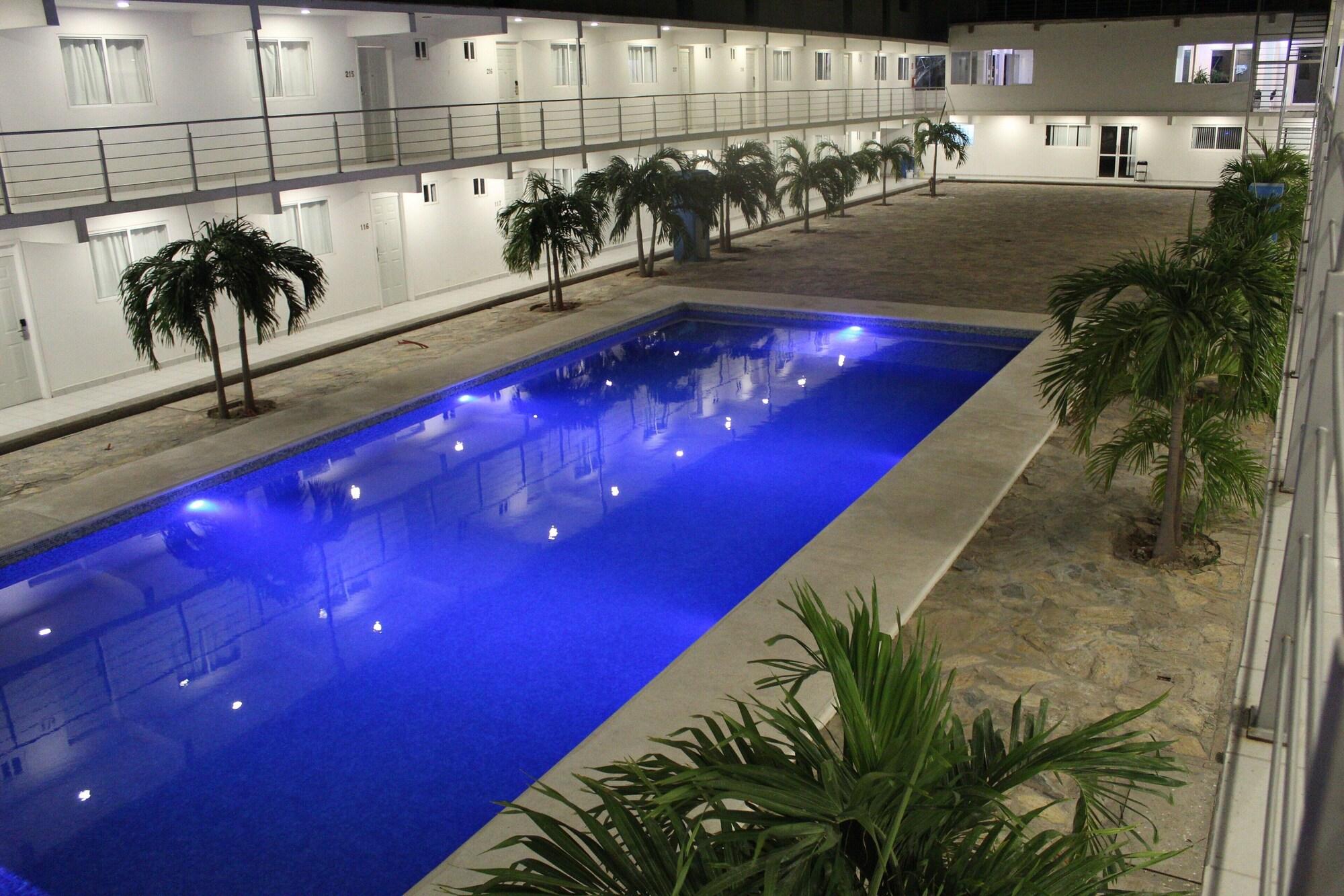 Hotel Santa Cruz Juchitan 23/32