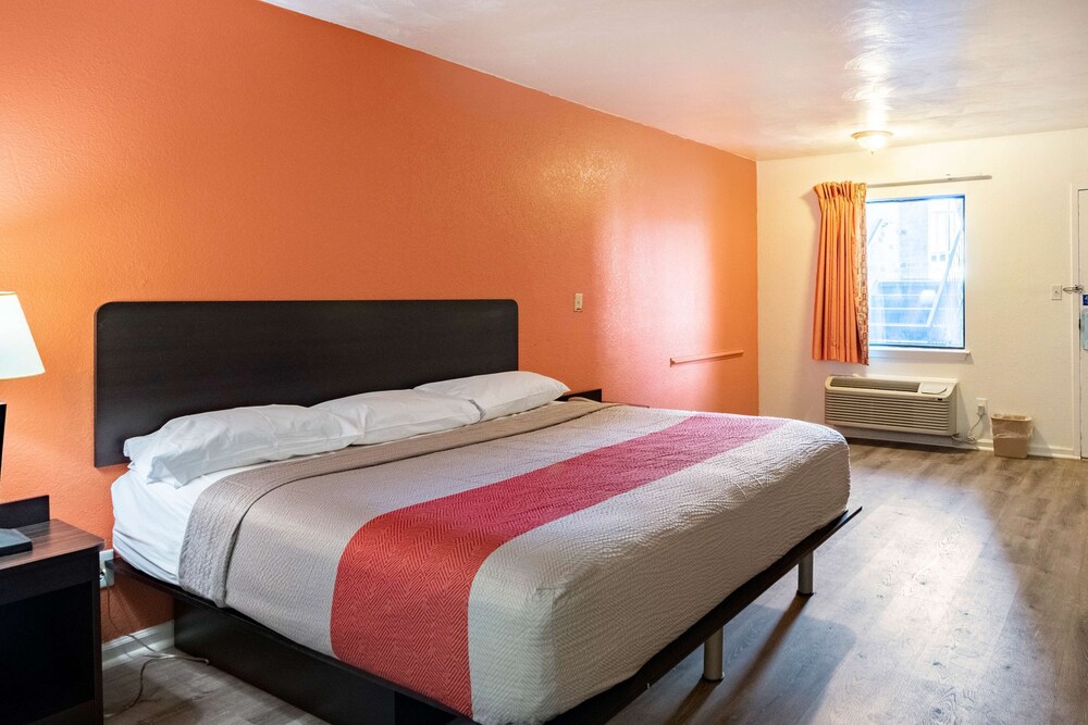 Motel6 Portsmouth, VA 21/57