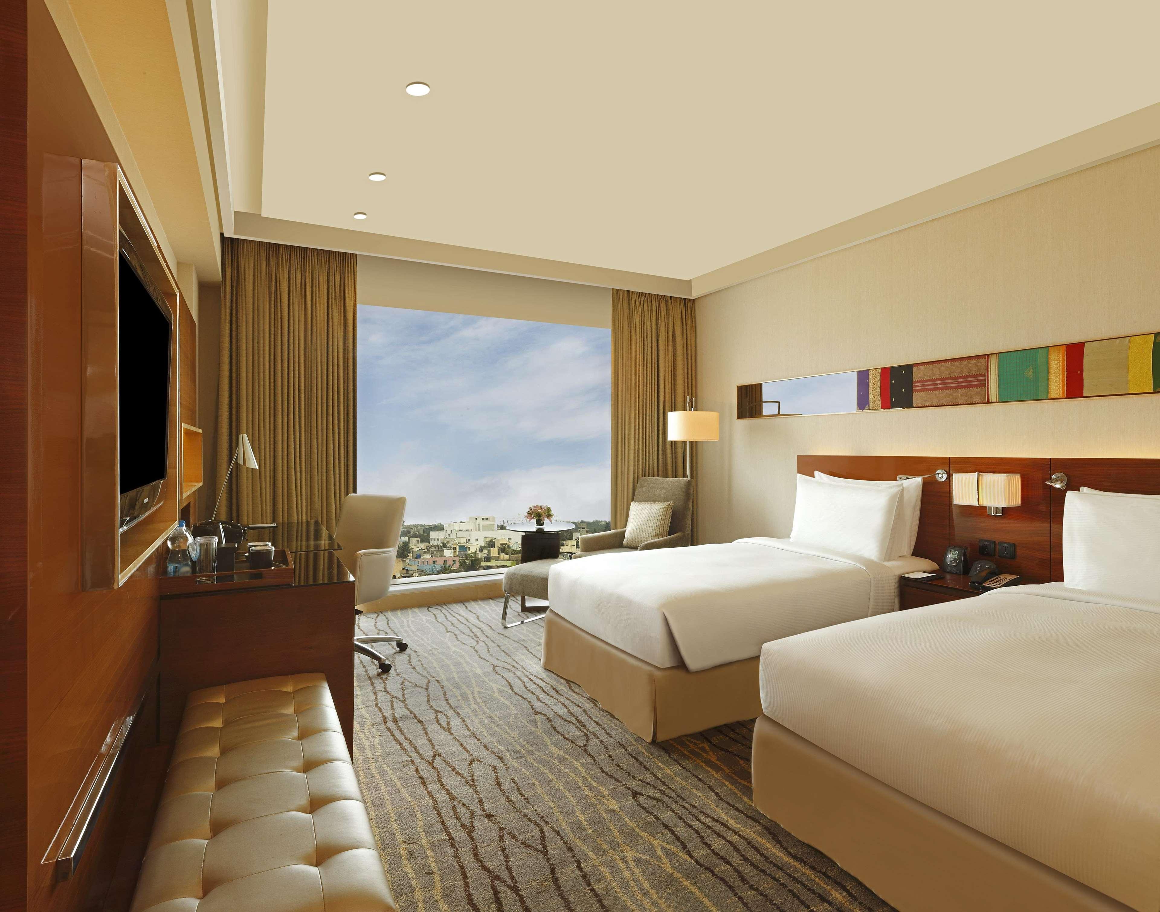GUEST ROOM, TWIN BEDS