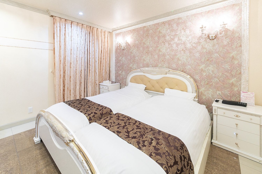 Hotel To 21/48