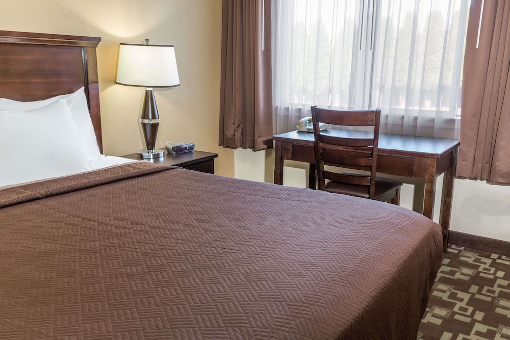 Travelodge By Wyndham Newport 12/44
