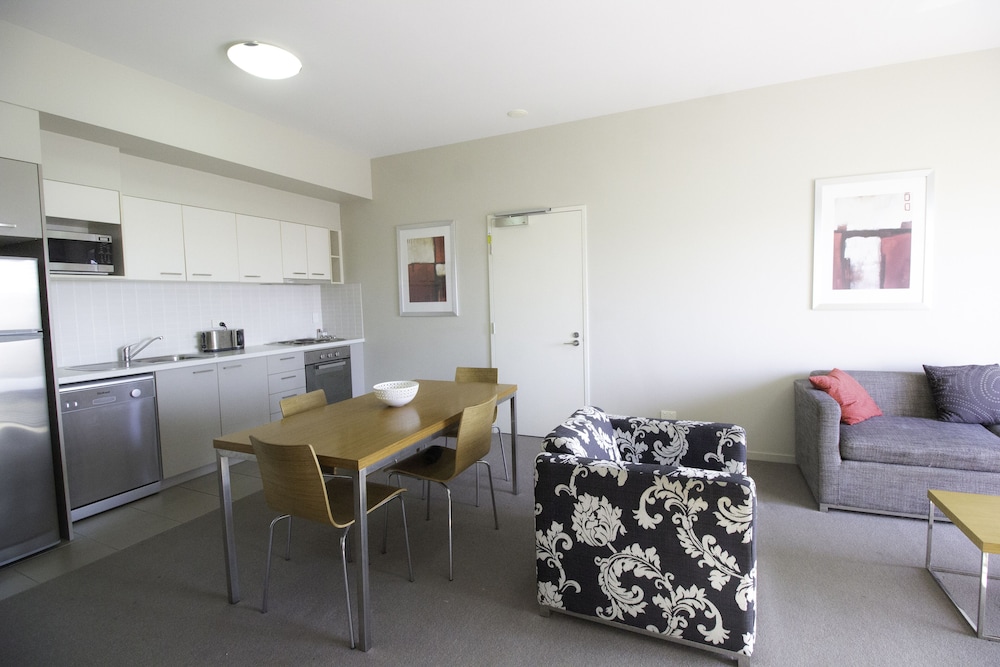 Gladstone Downtown Central Apartment Hotel 33/48