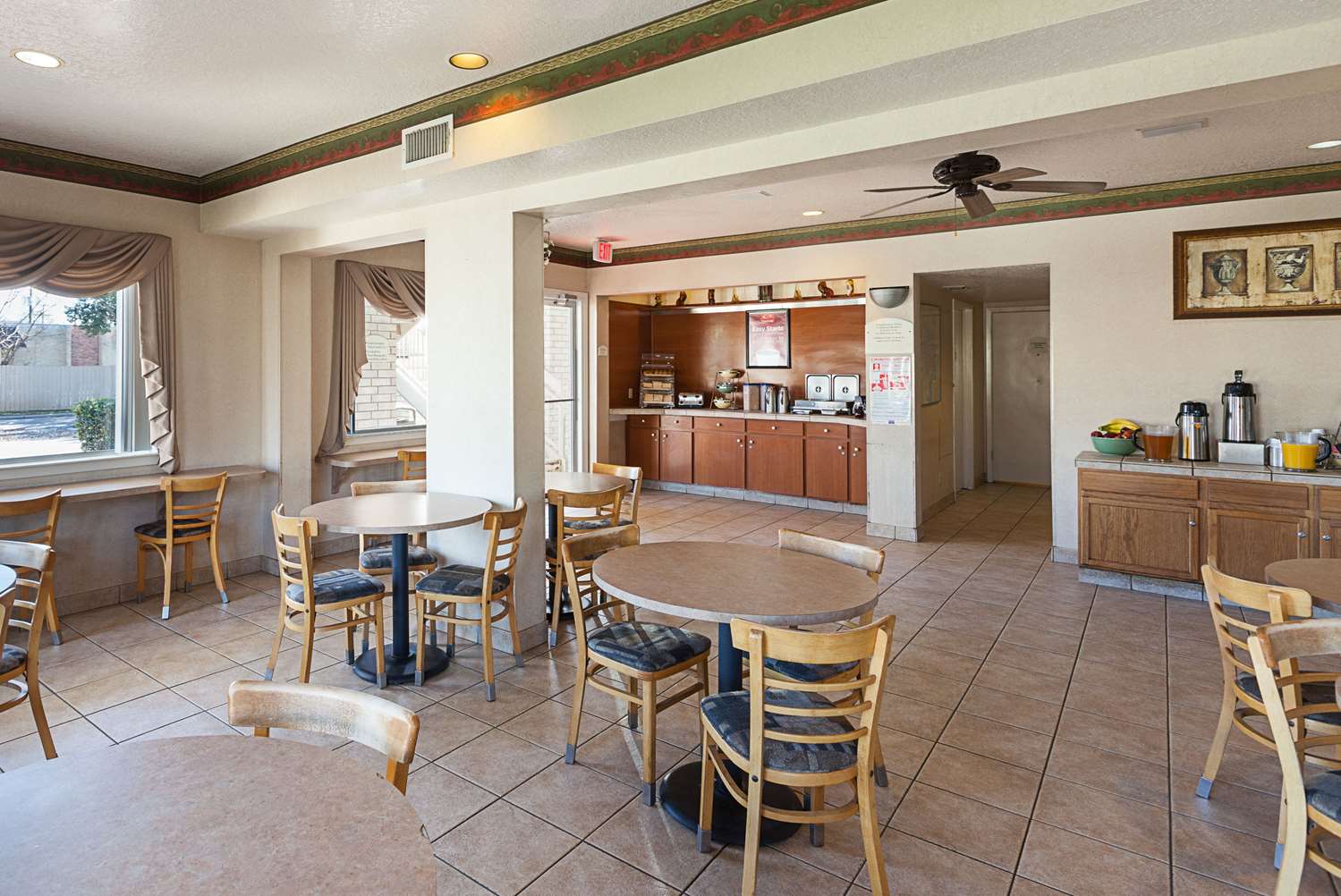 Econo Lodge Downtown South San Antonio TX 20/27