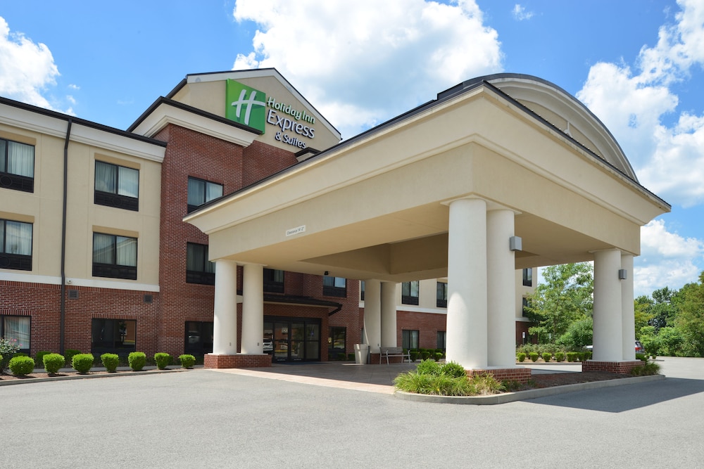 Holiday Inn Express Hotel And Suites Fairmont 1/64
