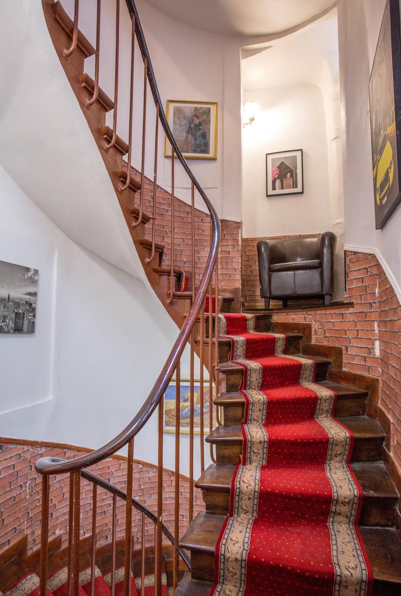 Victory Hotel Galou 40/42