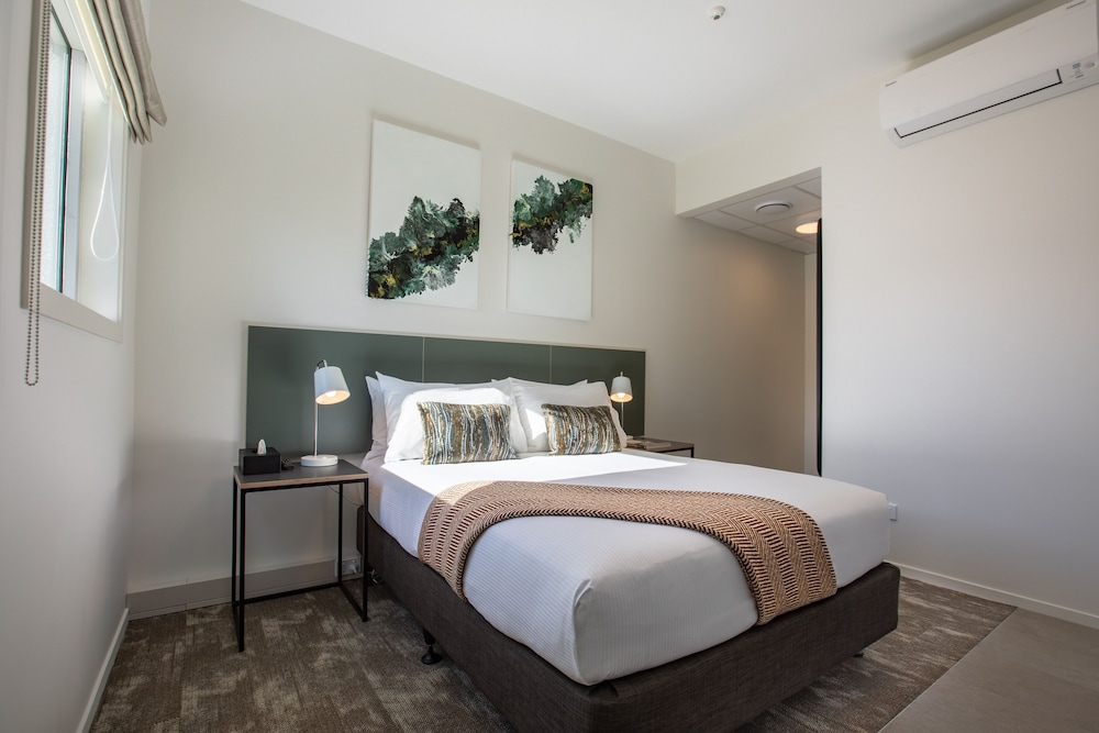 Sojourn Apartment Hotel Riddiford Street Limited 30/54
