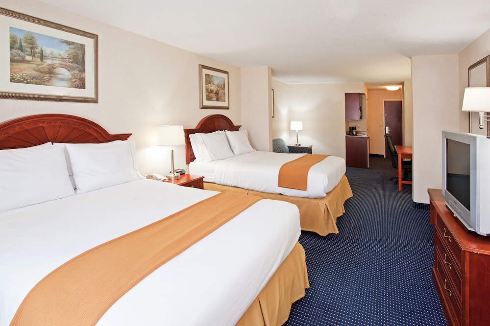 Holiday Inn Express Hotel & Suites Cleveland-Richfield 15/59
