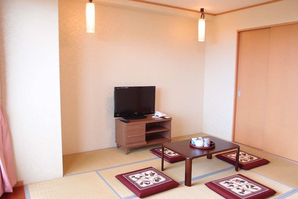 Hotel Castle Village Miyakojima (ex. Miyakojima Onsen Hotel) 34/37