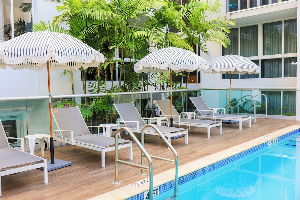 Roami at Habitat Brickell 32/50