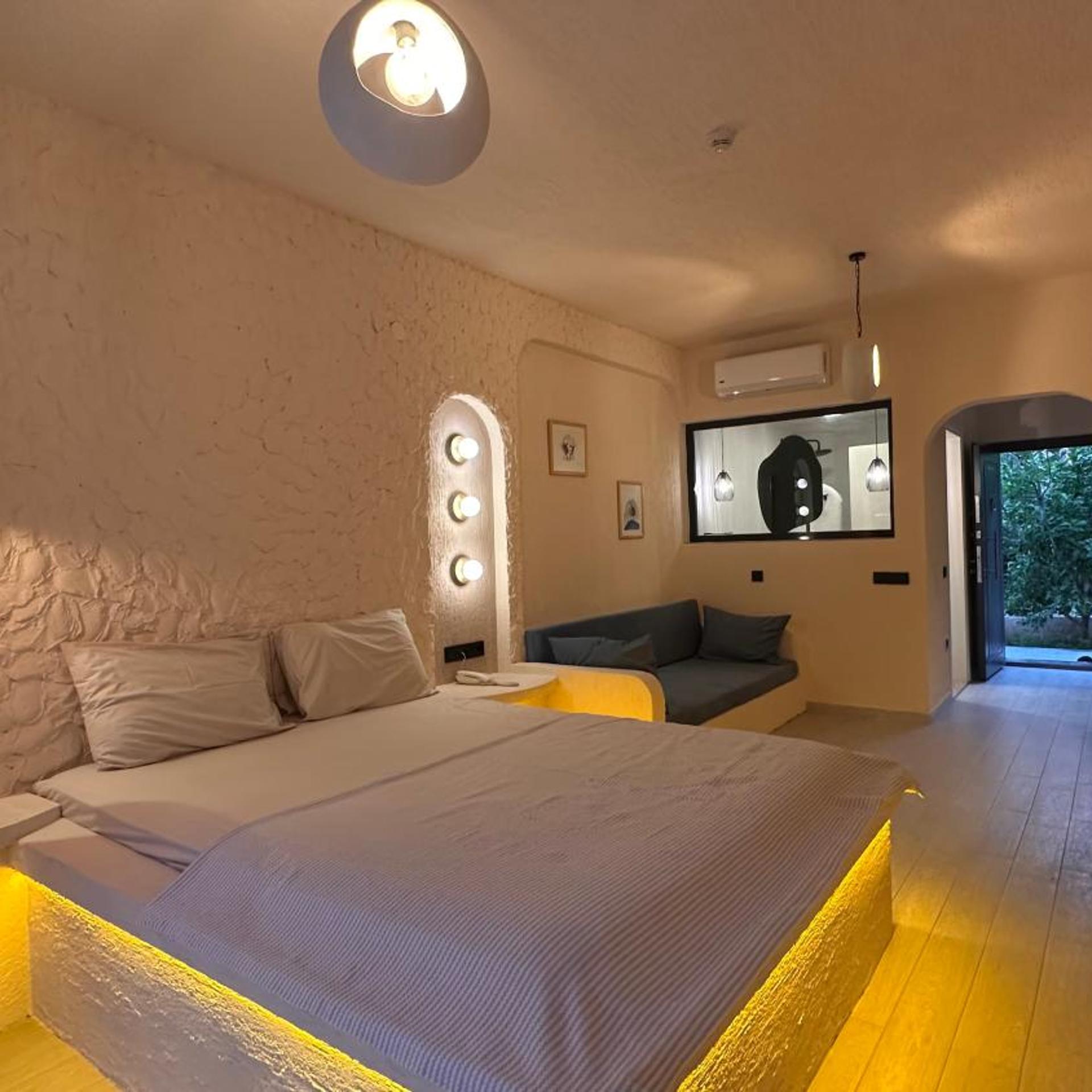 Deluxe, Double or Twin Bed, Pool Access