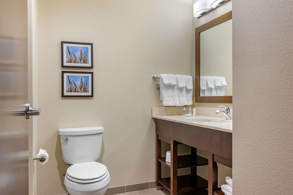 Comfort Inn & Suites Augusta KS 27/31