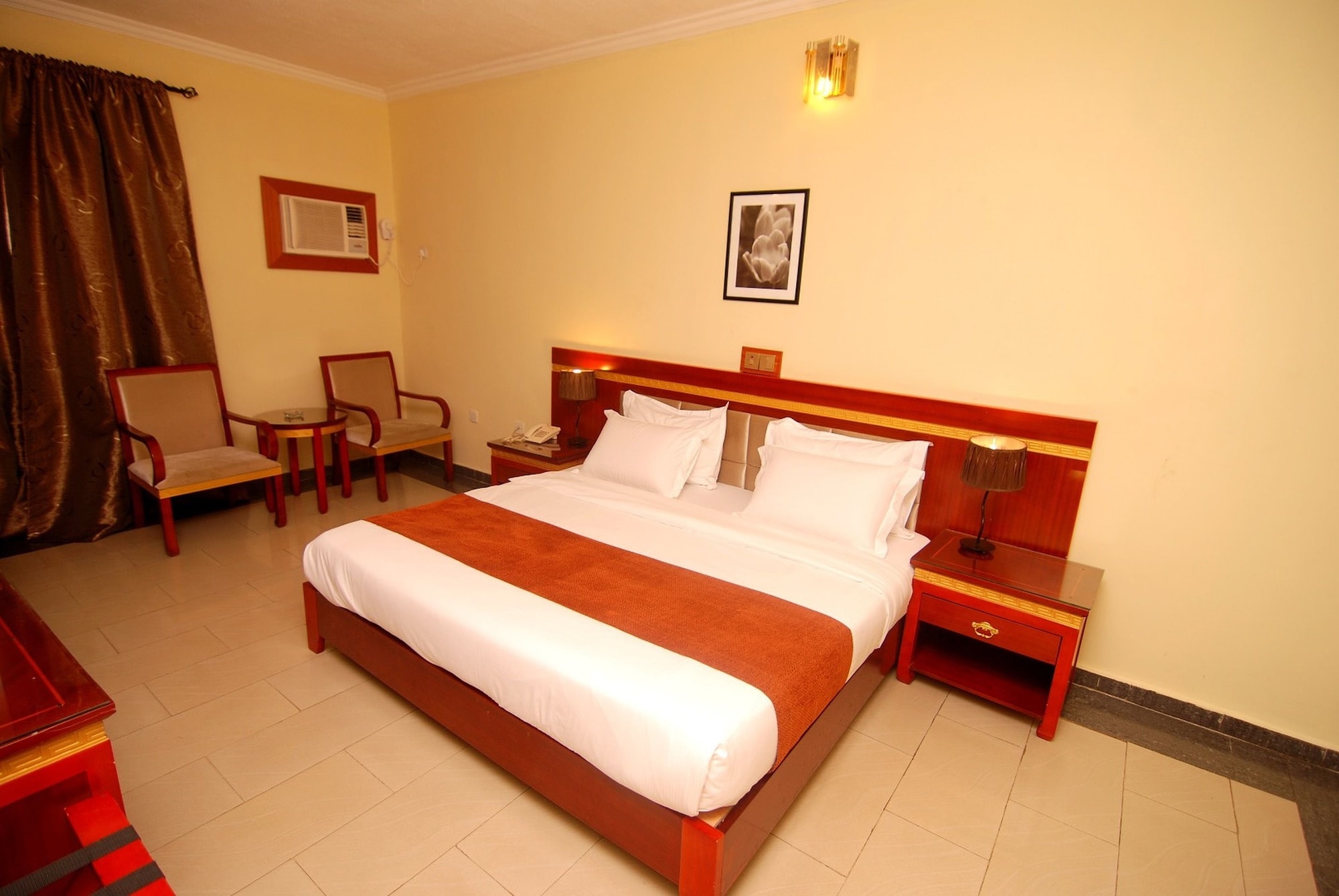 غرفة قياسية بسرير كوين، Hotel Rosebud 2/3