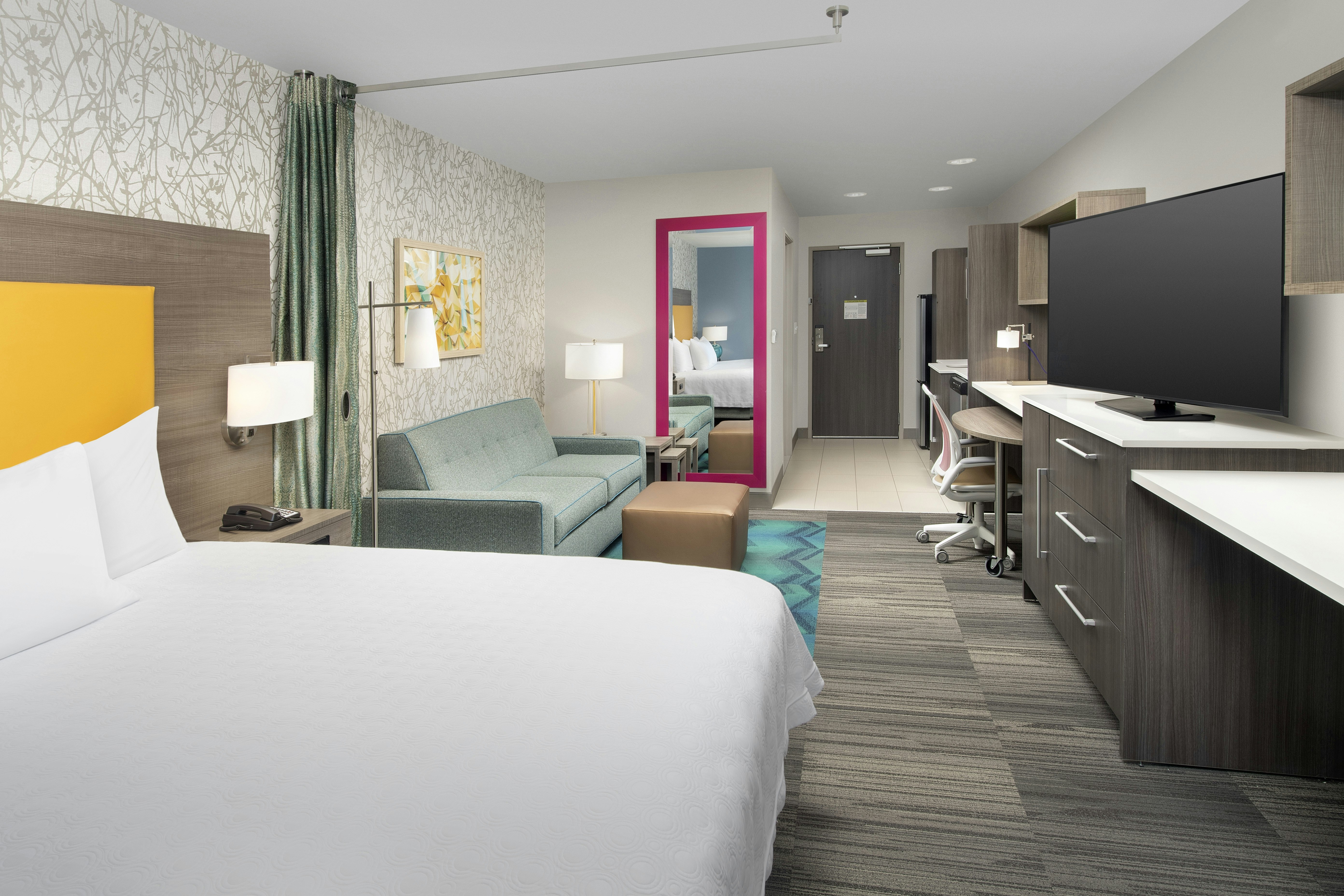 STUDIO, SUITE, KING BED