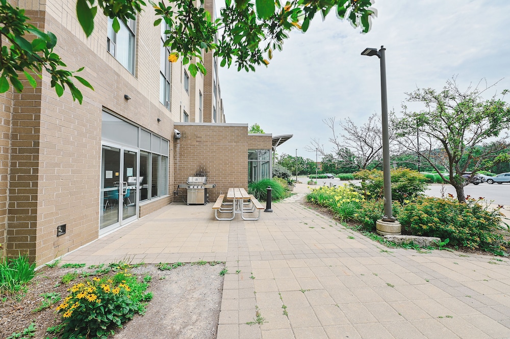 Residence & Conference Centre - Niagara-on-the-Lake 44/46