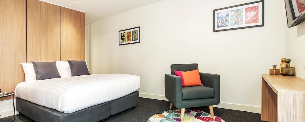 PLUM SERVICED APARTMENTS CARLTON 9/40
