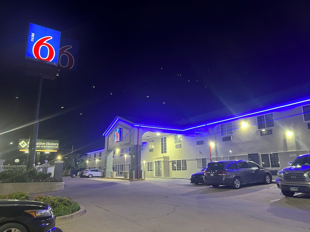 Motel6 Tulsa, OK - Airport 8/55