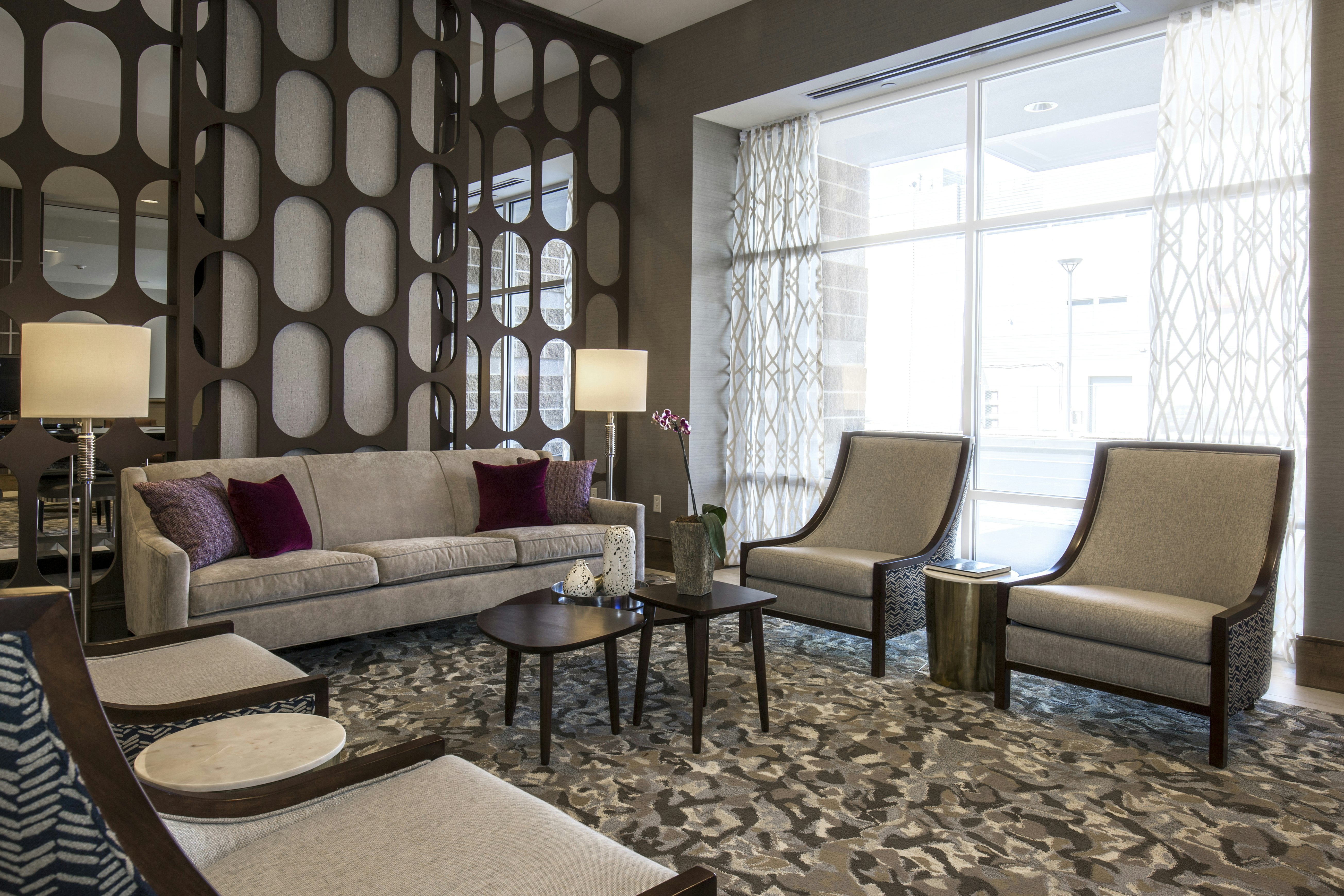 DOUBLETREE BY HILTON EVANSVILLE 30/74