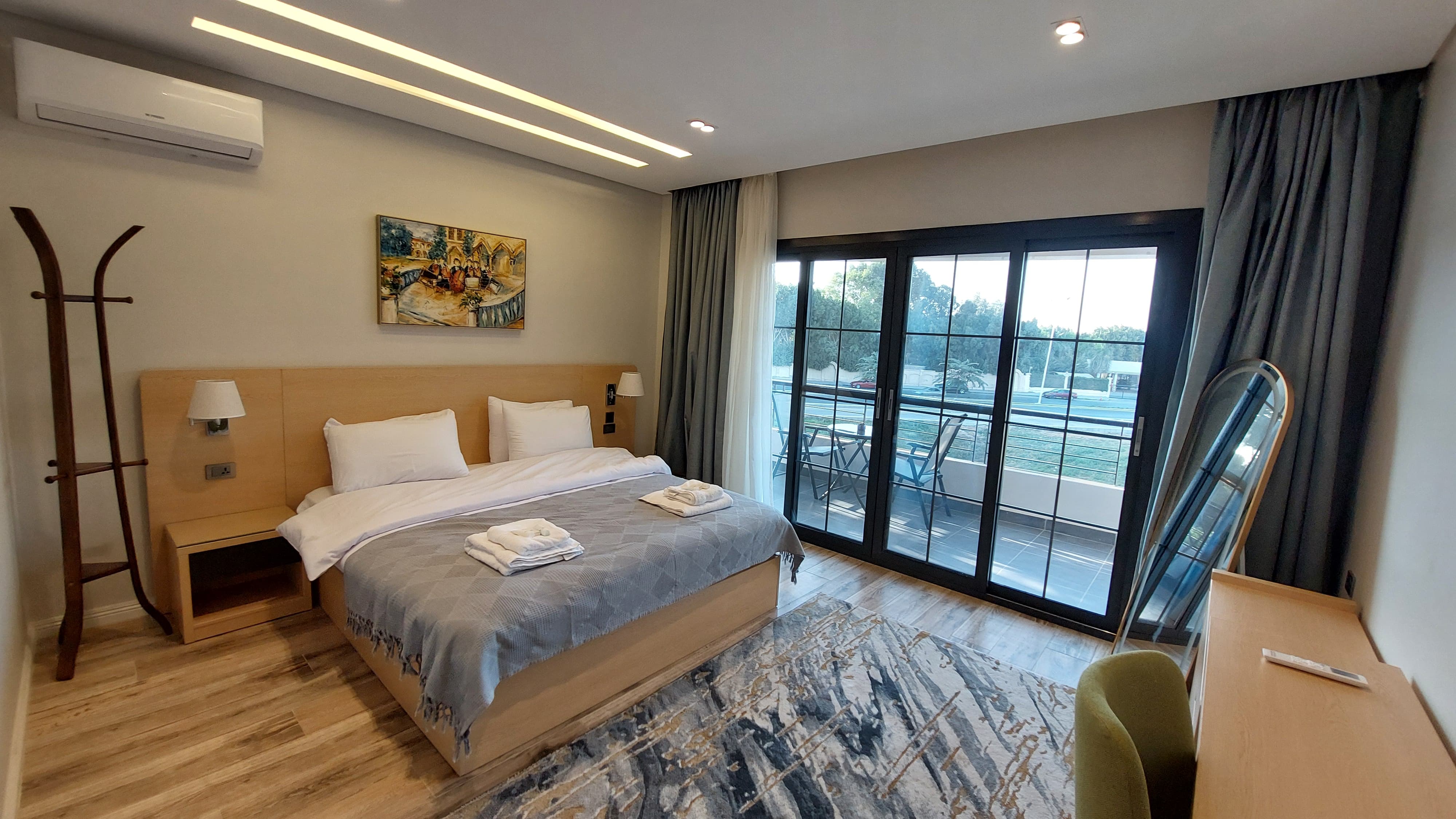 One Bedroom Apartment with Balcony and View