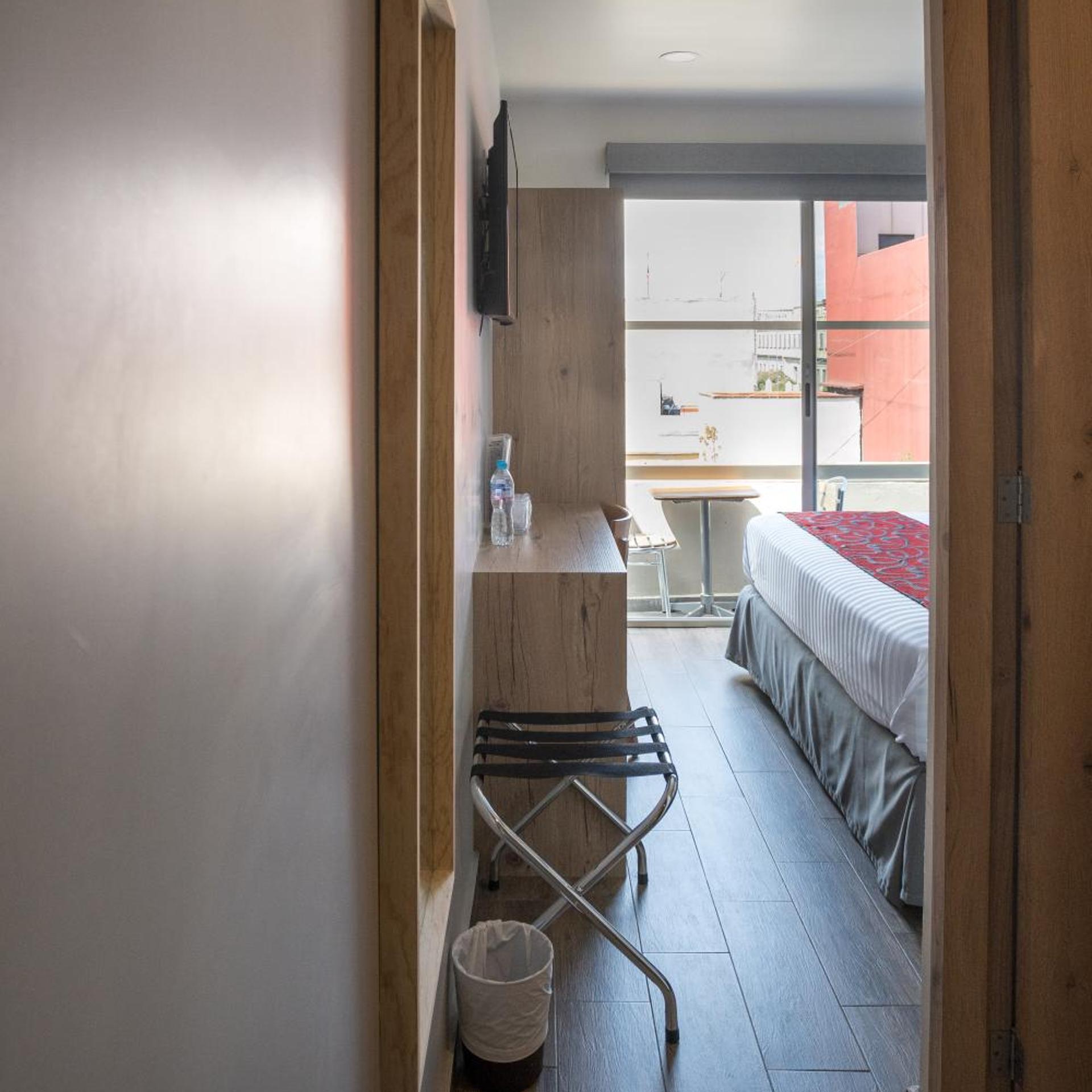غرفة بسرير كينج، Hotel Roble 7/10
