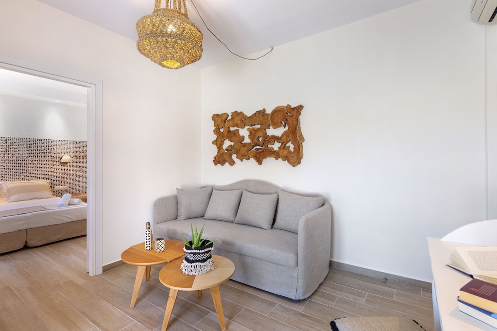 Dolphin Bay Seaside Resort & Suites 47/74