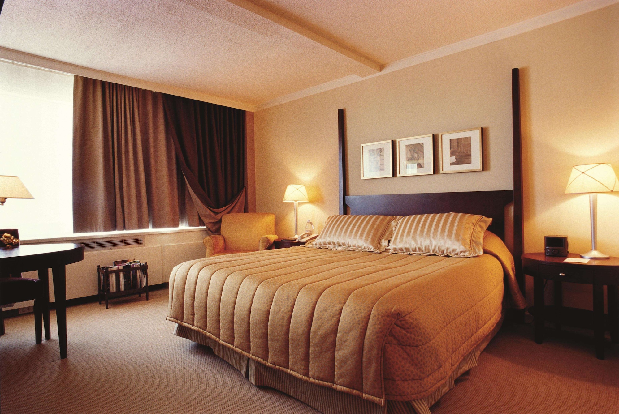 Fairmont Gold, King Bed