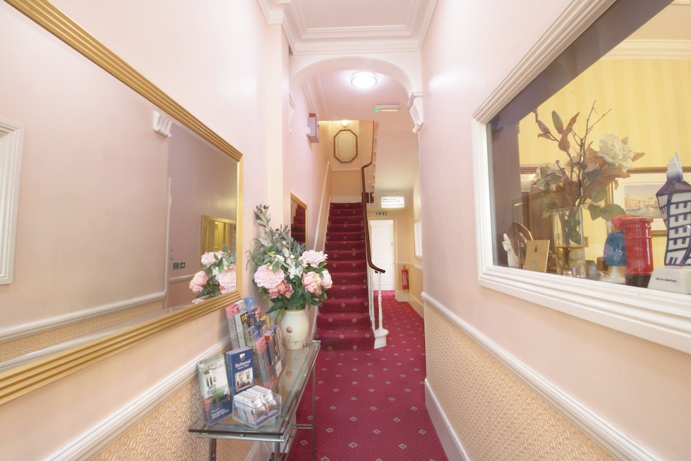 Balmoral House Hotel 3/32