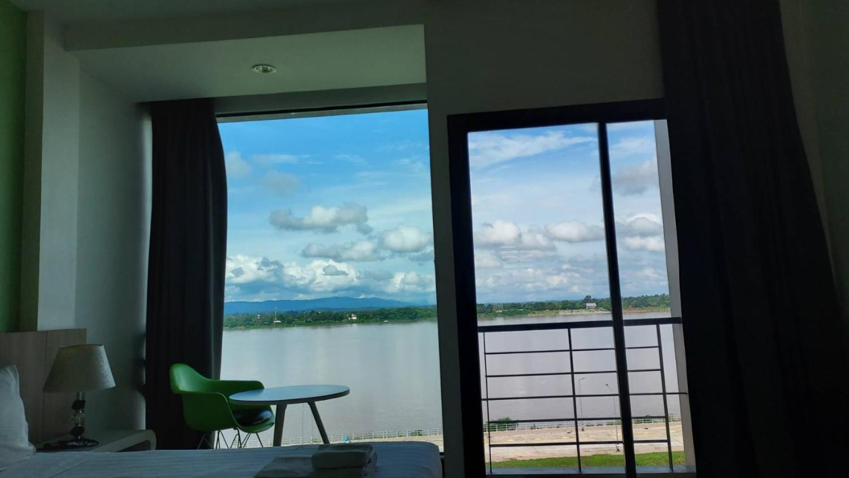 The River Hotel 23/50