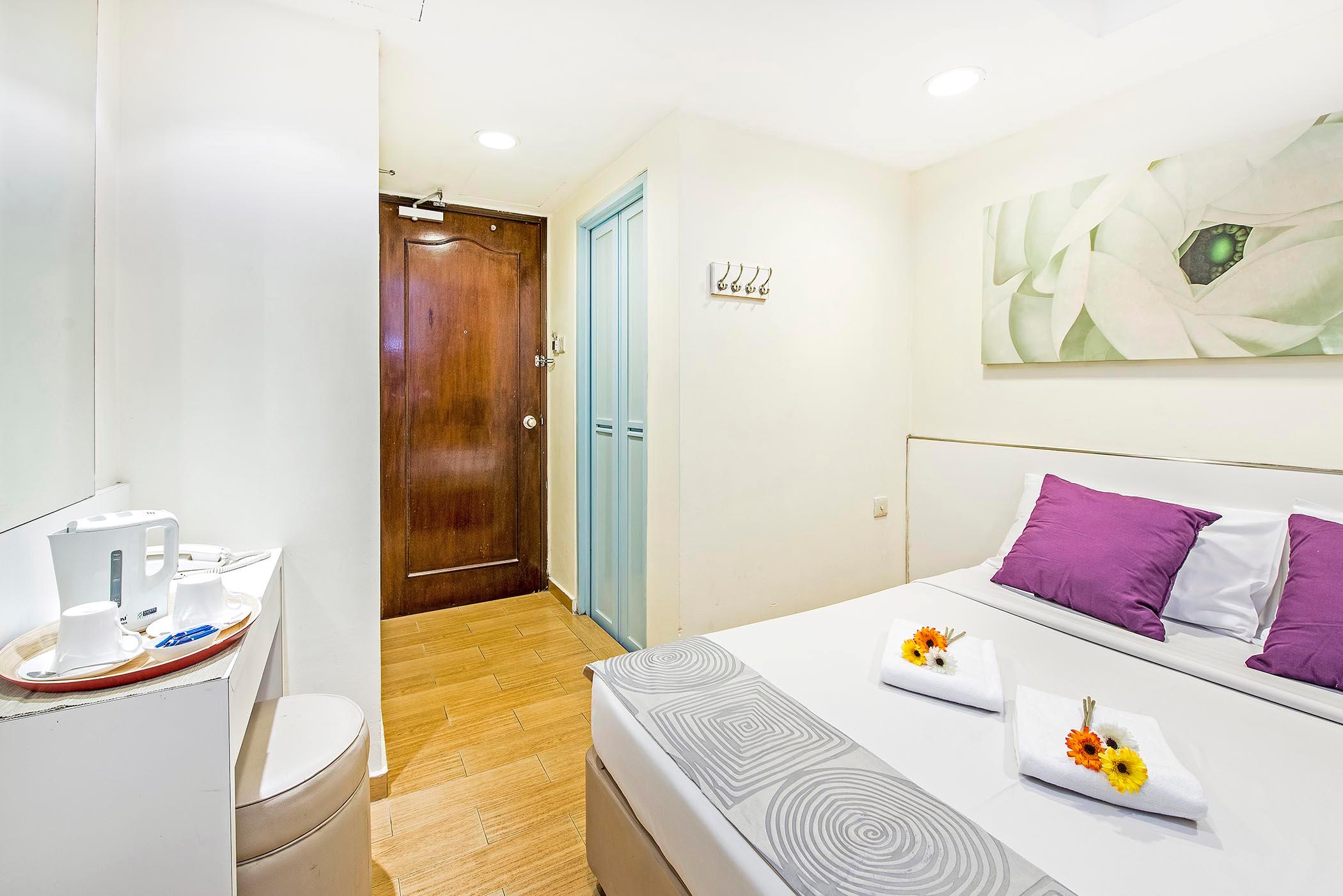 SUPERIOR, QUEEN BED