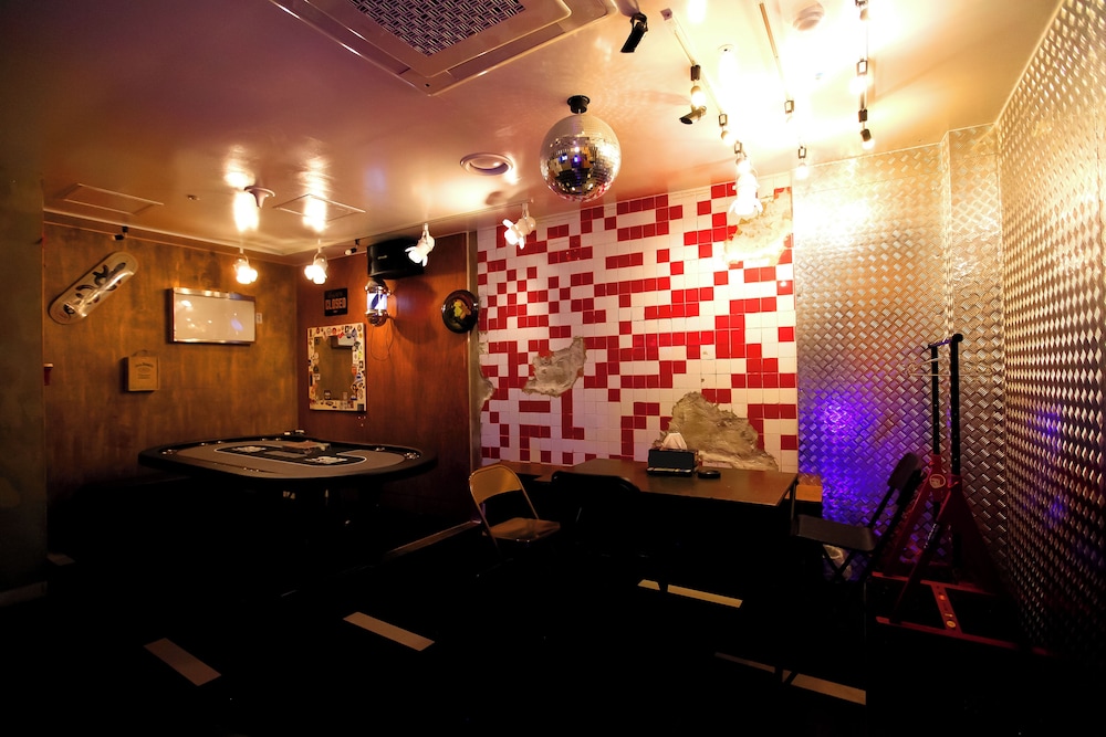 Show Hotel 6/34