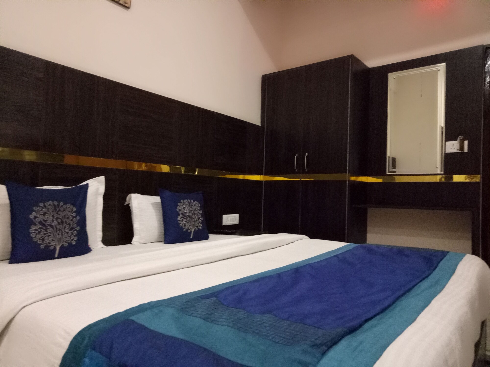 DUPLEX, DELUXE, QUEEN BED, CITY VIEW, EXECUTIVE LEVEL