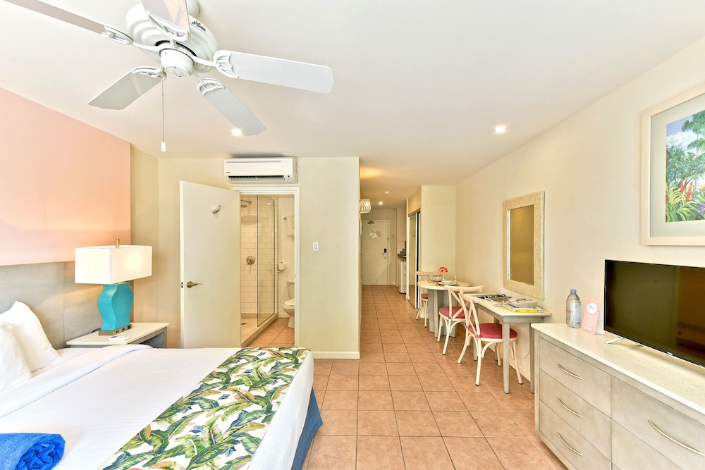 Butterfly Beach Hotel 20/75