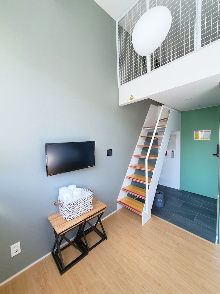 Yolo Guesthouse - Hostel 40/50
