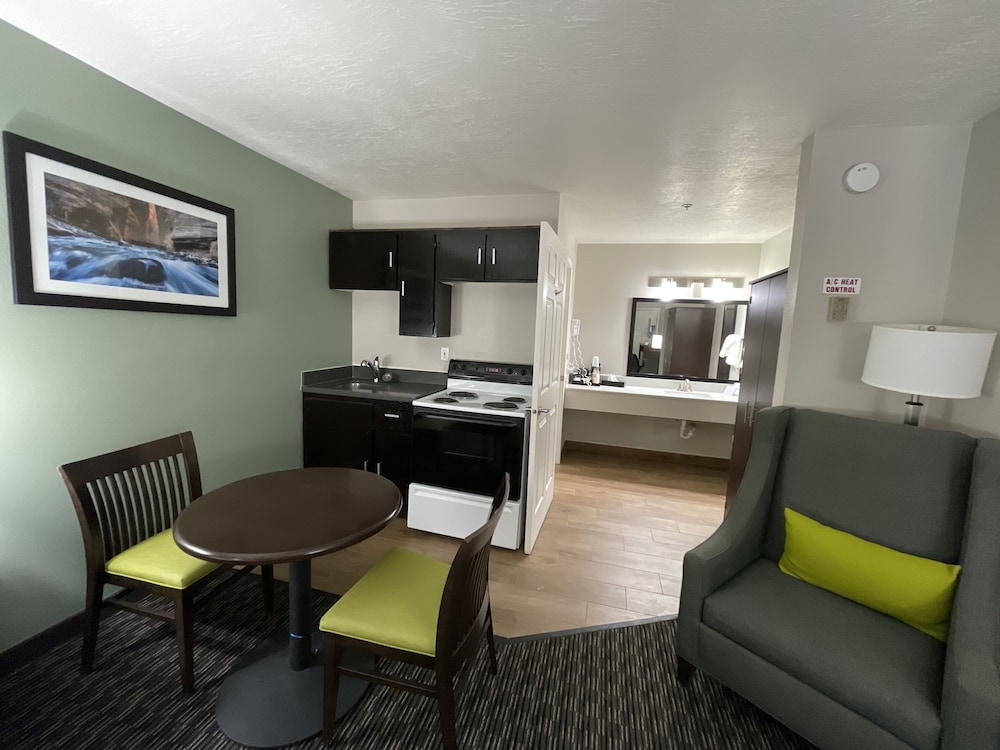 Wingate by Wyndham Cedar City 40/50