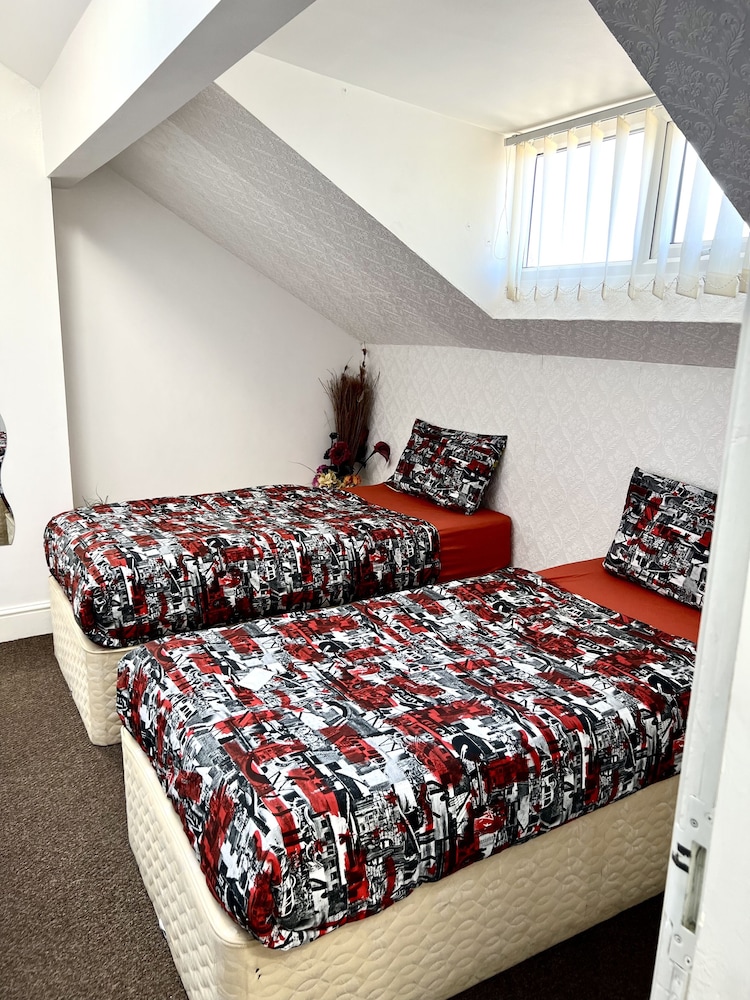ROOM, TWIN BEDS, PRIVATE BATHROOM