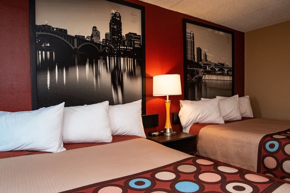 Super 8 by Wyndham Brooklyn Center/MPLS 10/25