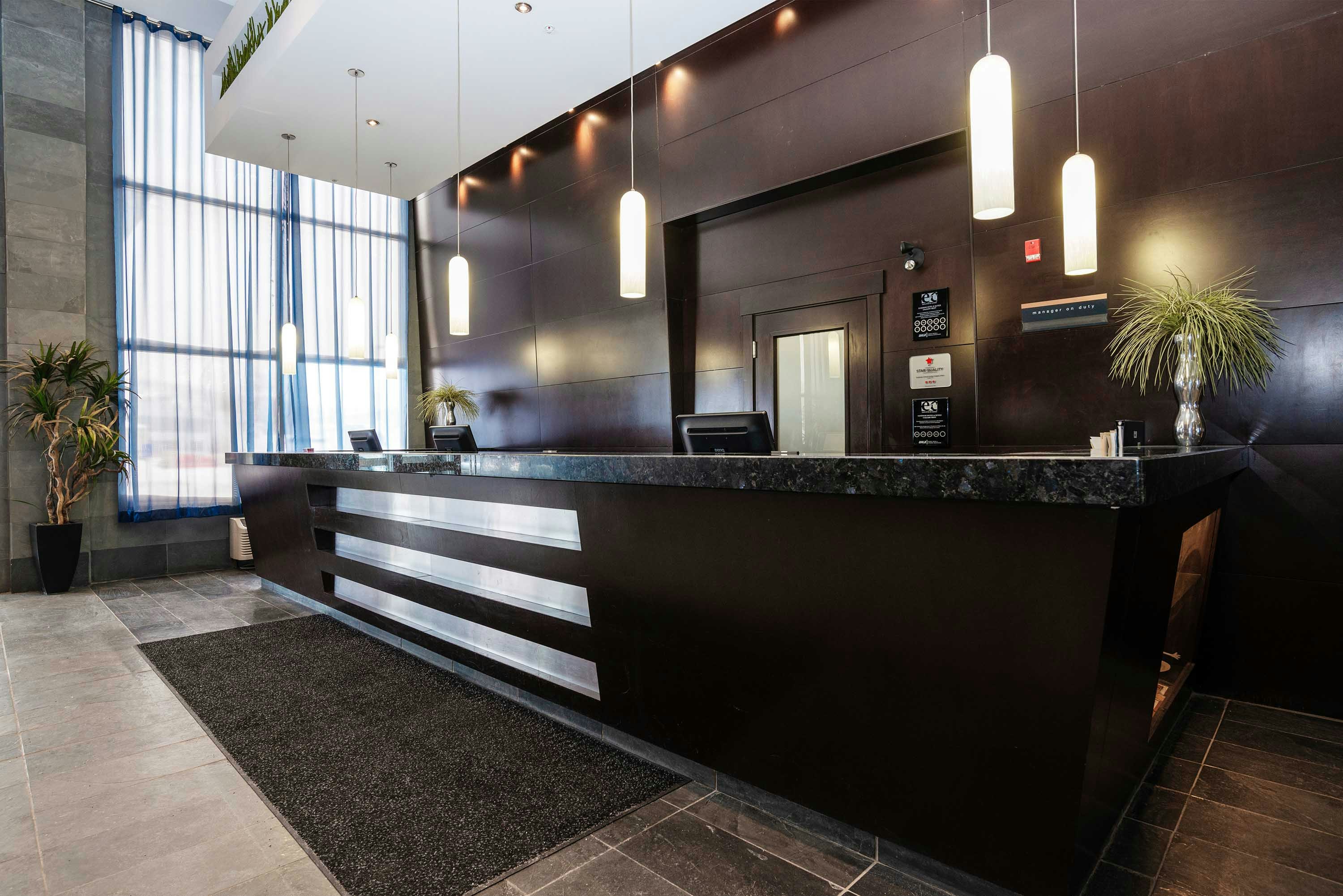 Sandman Hotel and Suites Calgary West 9/67