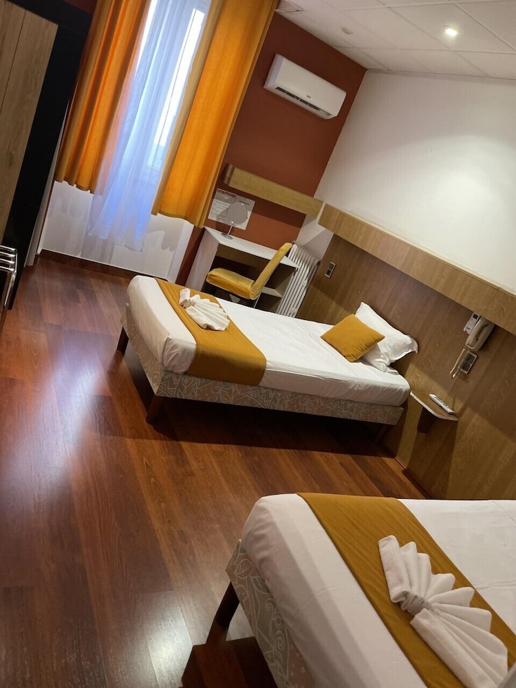 Abalone Hotel 16/46