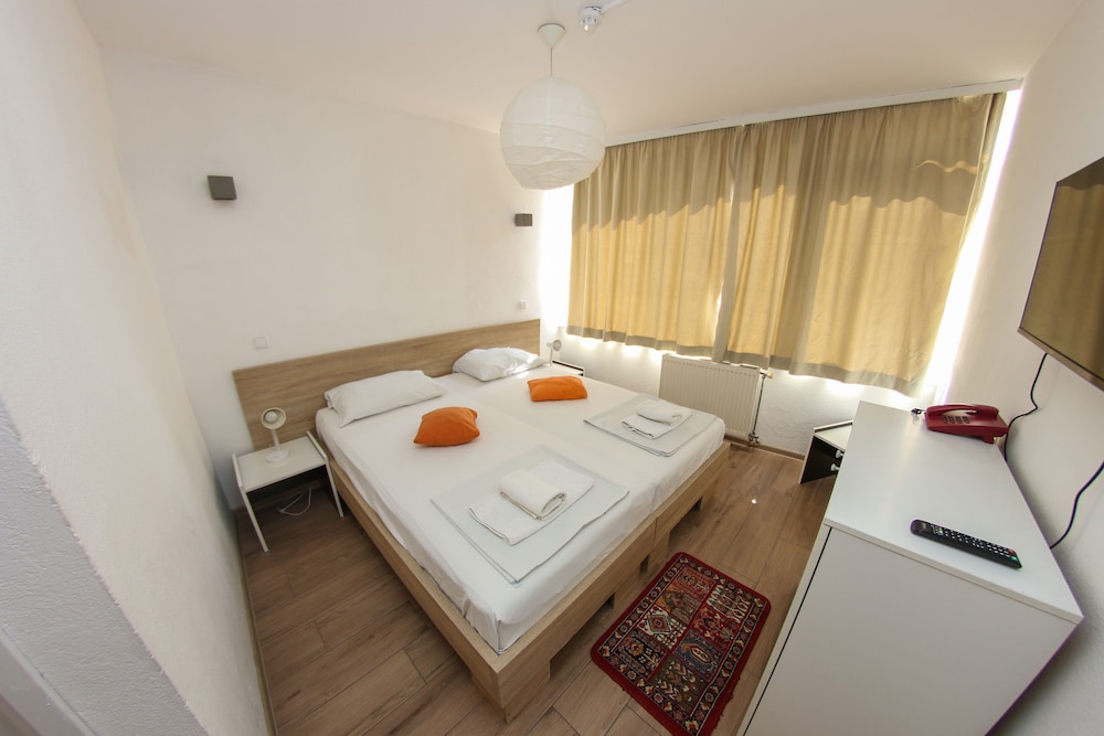 Hayat Hotel 46/57