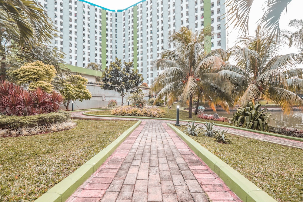 OYO 498 Green Lake View Ciputat 45/65